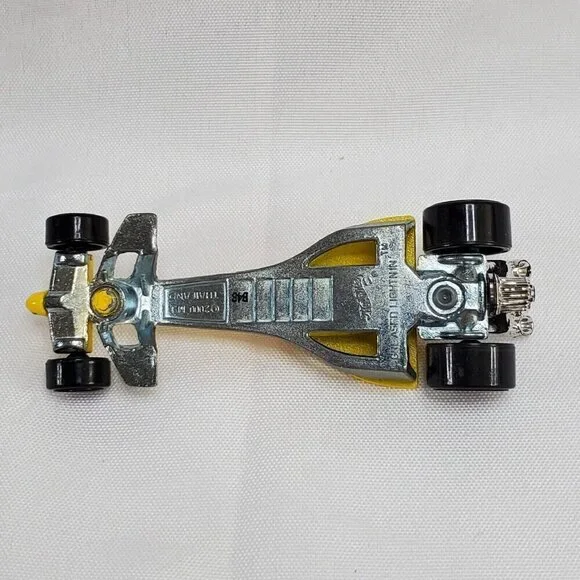 Mattel Hot Wheels Red Line 2009 World Racer Greased Lightnin Yellow, Thailand - Picture 11 of 16